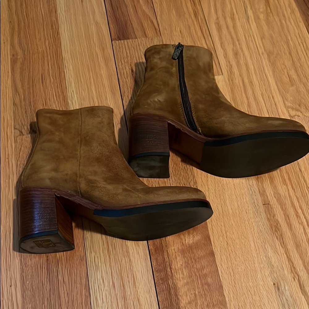 NEW Italian Suede Ankle Boots by Michelediloco size 6 (IT 36)